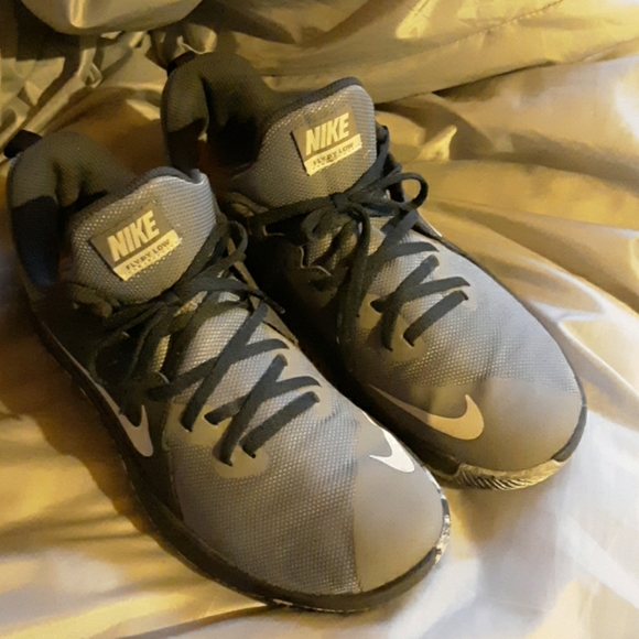 nike flyby low grey